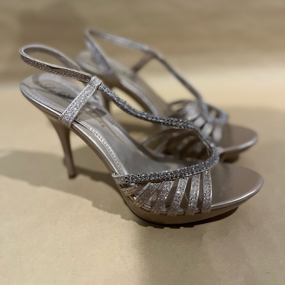 GOLD with slight pink undertone HIGH HEELS - Picture 3 of 8